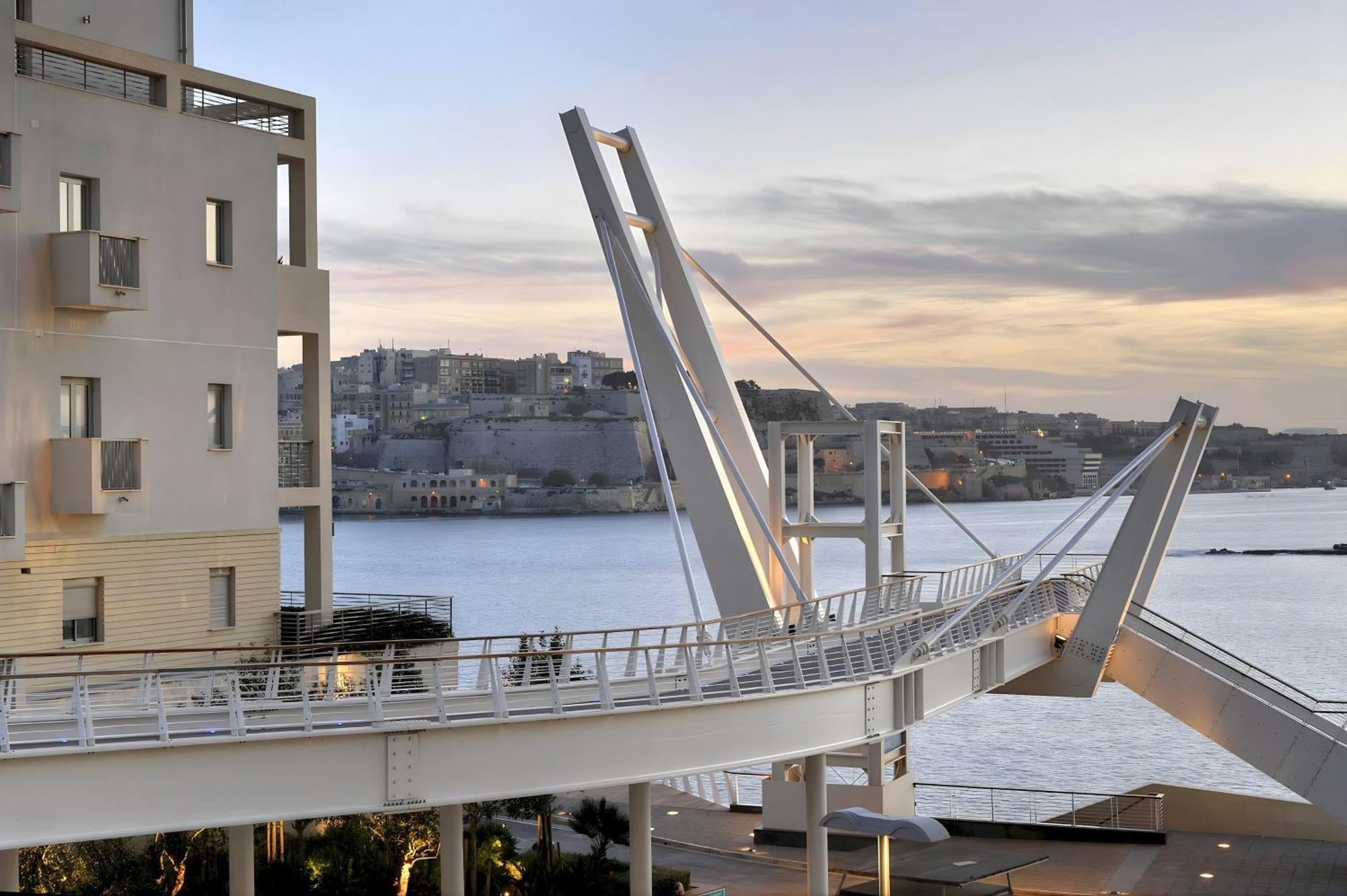 Central Sliema 3-Bedroom Retreat Dış mekan fotoğraf